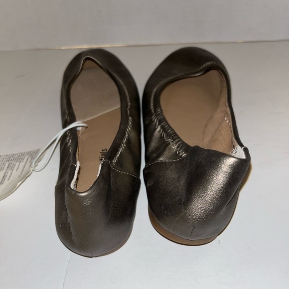 Amazon essentials silver flats - Picture 9 of 13